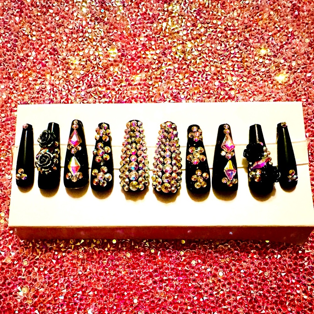 Beautiful custom bling nails! Reusable! Quality hand made!